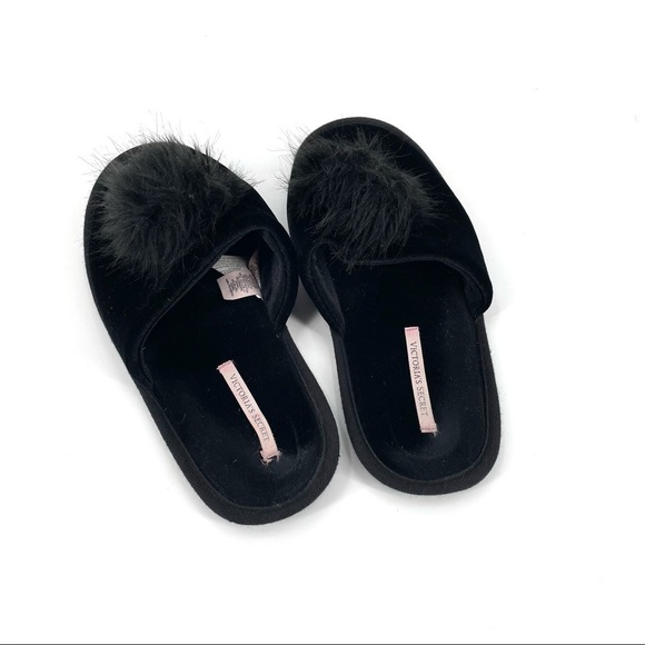 Victoria’s Secret Pom Pom Black Slip On Preppy Boho Cottage House Slipper - Picture 3 of 4